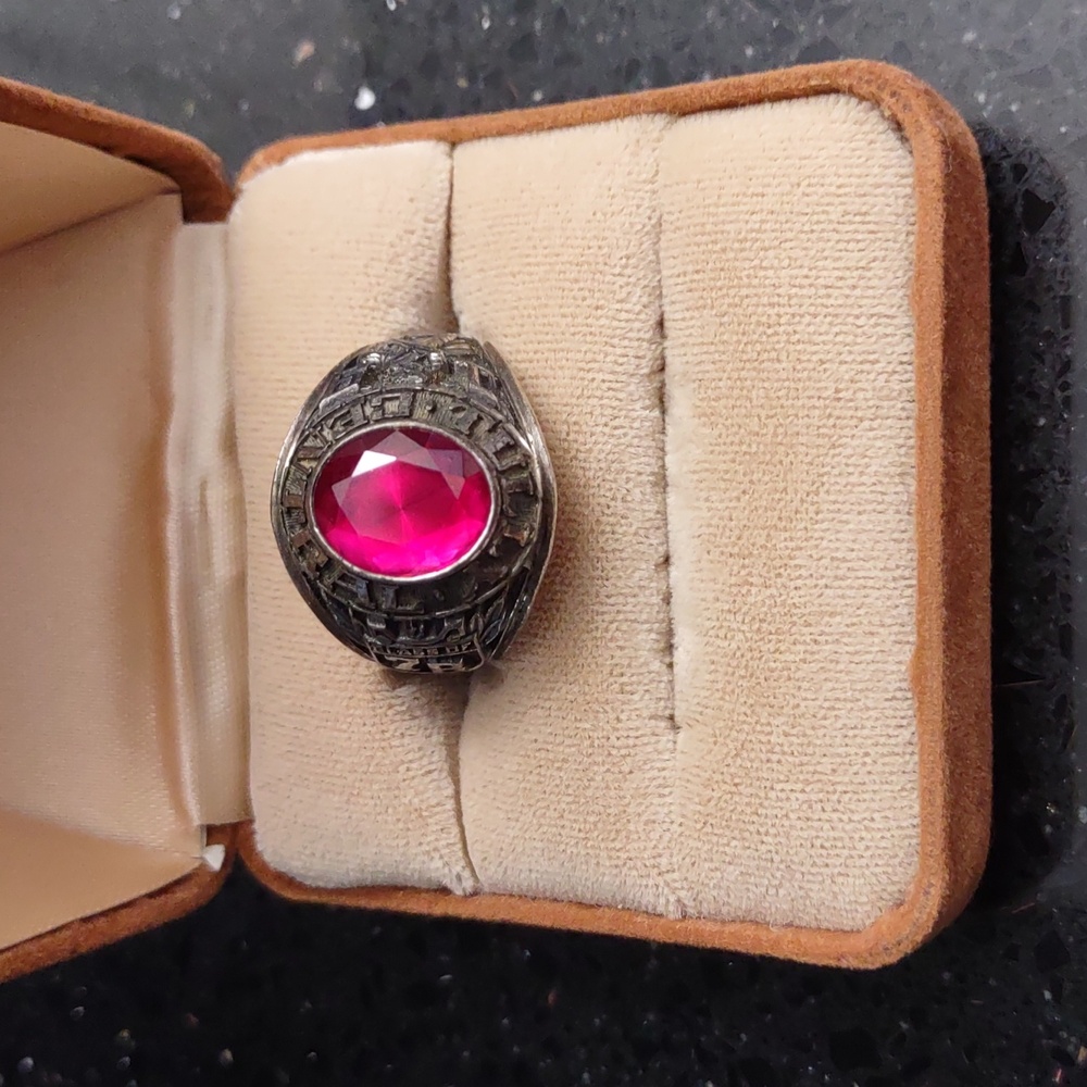 Sterling Silver Vintage Red Stone 1978 Class Ring Sz 11
